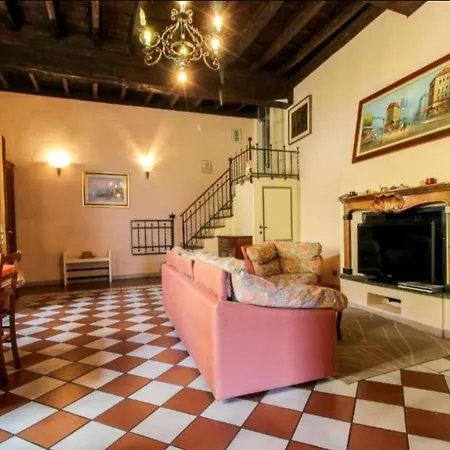 Ca Rossa On The Holiday home Mandello del Lario